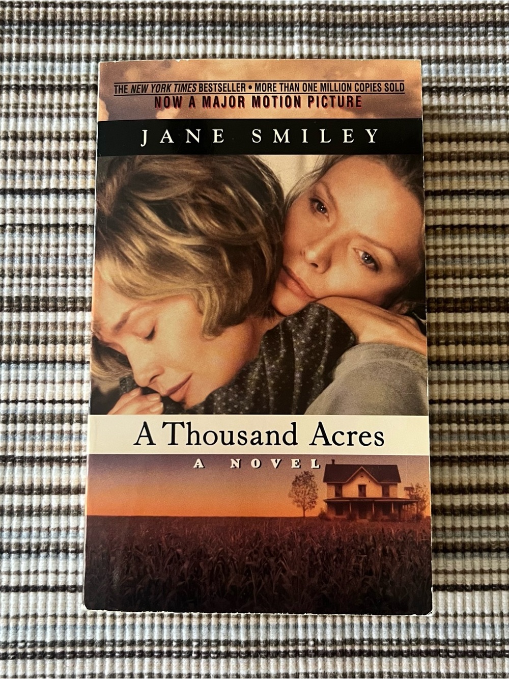 Paperback Book ~ A Thousand Acres By: Jane Smiley